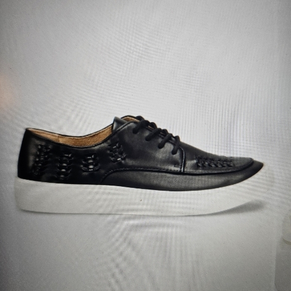 NIB Comfortiva Align Thayer Apron Toe Sneaker Black w White Sole. Size 8 & 8.5 - Picture 4 of 14